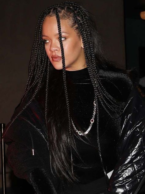 Rihanna Box Braids, Rihanna With Braids, Rihanna Cornrows, Rihanna Braids, Rihanna And Drake, Head Braid, Hair Muse, Rihanna Street Style, Looks Rihanna