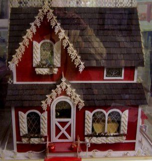 My Dream Dollhouse: Cathy's Pick: Miniature Santa's Workshop Dollhouse Holiday, Neat Gift Ideas, Santa's House, Diy Christmas Village, Pottery Houses, Dollhouse Christmas, Santa's Workshop, Diy Cardboard Furniture, Miniature Christmas