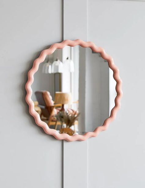 Squiggly Mirror, Black Arch Mirror, Wavy Mirror, Hallway Inspiration, Mirror Inspiration, Flower Mirror, Прикроватные Тумбочки, Pink Mirror, Wood Wall Mirror