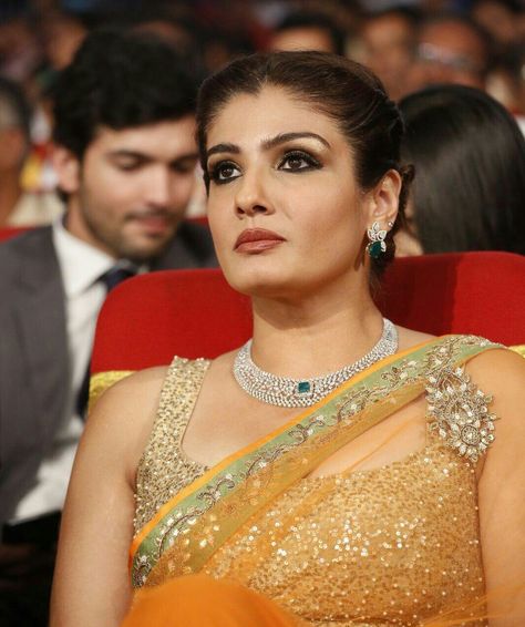 Raveena Tandon Raveena Tandon, National Film Awards, Indian Woman, Bollywood Girls, Film Awards, Bollywood Celebrities, Indian Beauty Saree, Actress Photos, Bollywood Actress