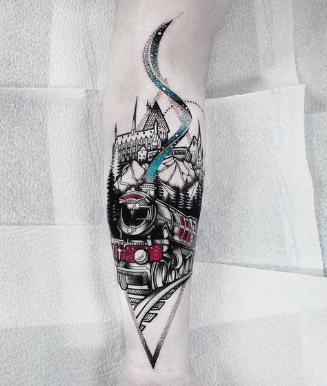 Hogwarts Express Tattoo, Hogwarts Tattoos, Tiny Harry Potter Tattoos, Harry Potter Tattoo Sleeve, Train Tattoo, Hogwarts Tattoo, Tattoo Perna, Harry Tattoos, Hp Tattoo