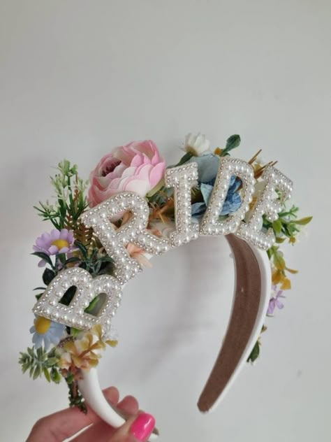 Flower Crown Bridal Shower Theme, Floral Hens Party, Hippy Hen Party, Hen Party Gift Ideas, Bride To Be Headband, Diy Gift For Bride To Be, Bride To Be Crown, Gifts For Bride On Bachelorette Party, Rainbow Hens Party