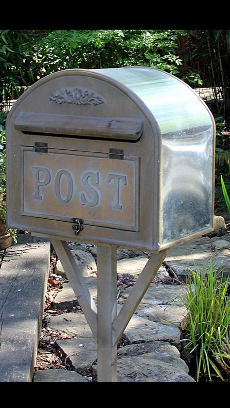 Perfect for all your cards! Rustic Mailboxes, Painted Mailboxes, Distressed Decor, Unique Mailboxes, Box Garden, Garden Patio Decor, Shabby Chic Garden, Front Door Entrance, Wooden Posts