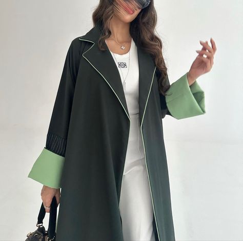 Hi beautiful girls❣️. I share with you a personal recommendation, elegant abaya. Inst: hroof_design Couture Business Fashion, Office Abaya, Abaya Blazer, Blazer Abaya, New Abaya Designs, Muslim Outfit, Abaya Outfit, Abaya Kimono, Modern Hijab Fashion