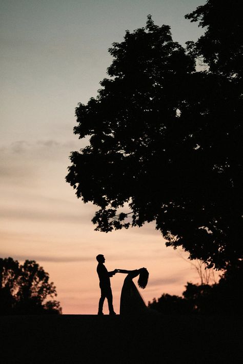 Sunset Wedding Photos, Pre Wedding Poses, Sunset Wedding, Prewedding Photography, Photo Couple, Pre Wedding Photos, Pre Wedding Photoshoot, Wedding Shots, Wedding Photography Inspiration