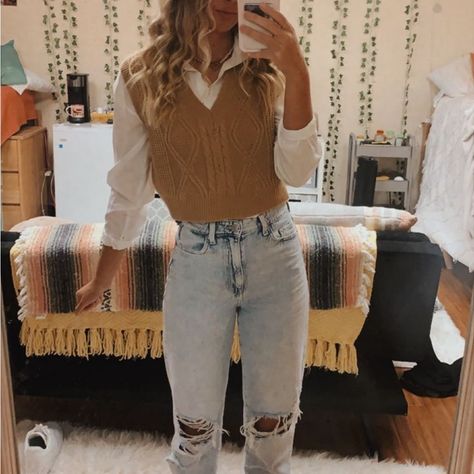 Brown cropped vest Brown Crop Vest Outfit, Crop Vest Outfit, Beige Crop Tops, Crop Vest, Vest Outfit, Brown Vest, Cropped Vest, Vest Outfits, Crop Tops