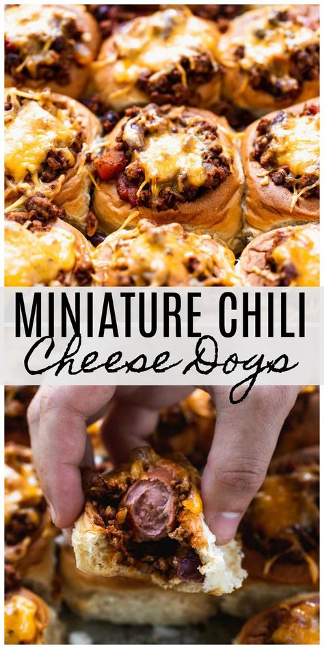 Mini Chili Cheese Dogs: Hawaiian rolls stuffed with chili, hot dogs and smothered with cheddar cheese. The perfect Game Day grub! Chili Hot Dogs, Super Bowl Foods, Appetizers Football, Snacks Kids, Chili Cheese Dogs, Bowl Party Food, Football Snacks, Cheese Dog, Easy Chili