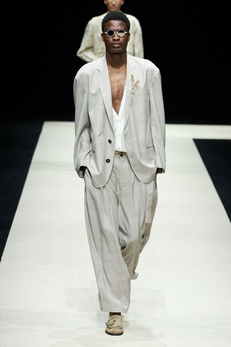 Emporio Armani Spring 2025 Menswear https://www.vogue.com/fashion-shows/spring-2025-menswear/emporio-armani/slideshow/collection#54 Armani Menswear, Suede Suit, Armani Models, Mens Runway, Man Dressing Style, Armani Collection, Menswear Runway, Mens Editorial, Spring 2025