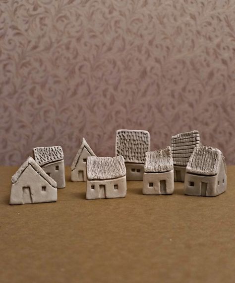 Tiny Clay Houses Diy, Pottery Houses Projects, Clay Mini House Diy, Air Dry Clay Houses How To Make, Small Clay Houses, Miniature Ceramic Houses, Miniature Clay Houses, Diy Clay Christmas Tree, Tiny Ceramic Houses