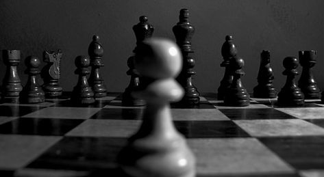 Chess Photography, Chess Photography Ideas, Chess Wallpaper, Chess Board Aesthetic, Chess Aesthetic Wallpaper Desktop, Chess Board Photography, Dark Chess Wallpaper, Chess Laptop Wallpaper, Chess Photography Inspiration