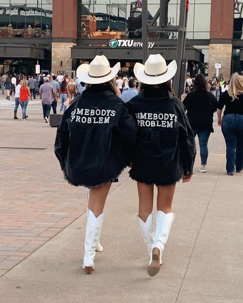 Country To Country Outfit, Matching Cowgirl Outfits, Country Nashville Outfits, Country Girl Outfits Concert, Megan Moroney Outfits Concert, Creed Concert Outfit Ideas, Cowboy Pillows Shirt, Kelsea Ballerini Concert Outfit Ideas, Last Rodeo Outfit