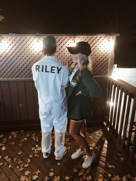 Masters Caddie And Golfer Costume, Masters Halloween Costume, Masters Caddy Halloween Costume, Golf Couple Halloween Costumes, Golf Caddy Costume, Masters Costume Golf, Golf Caddy Halloween Costume, Caddy Costume, Golfer And Caddy Couples Costume