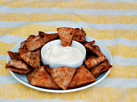 Cinnamon Pita Chips with Cream Cheese Yogurt Dip Cinnamon Pita Chips, Cream Cheese Dip, Healthy Sweet Snacks, Cream Cheese Dips, Yogurt Dip, Cinnamon Chips, Pita Chips, Toddler Snacks, Chip Dip