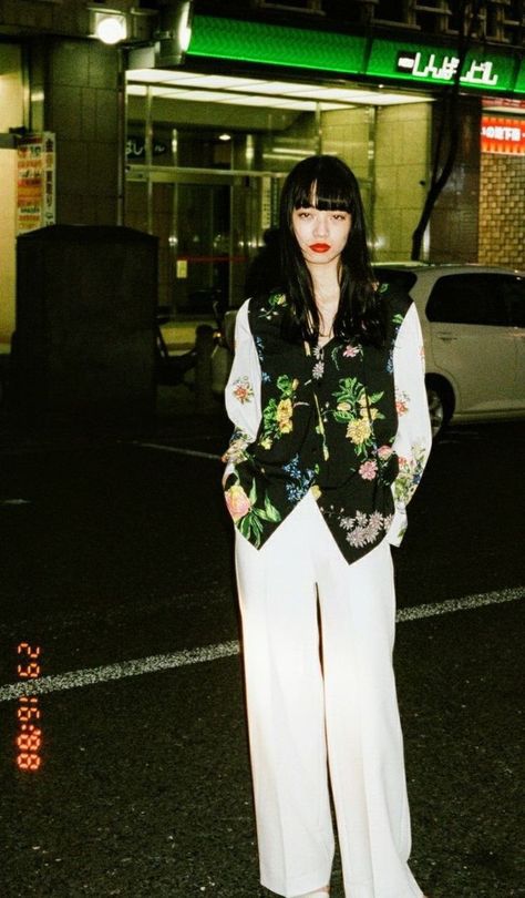 Nana Komatsu Fashion, Look 80s, Komatsu Nana, Nana Komatsu, Japanese Photography, Looks Style, Fashion Poses, Japanese Fashion, Look Cool