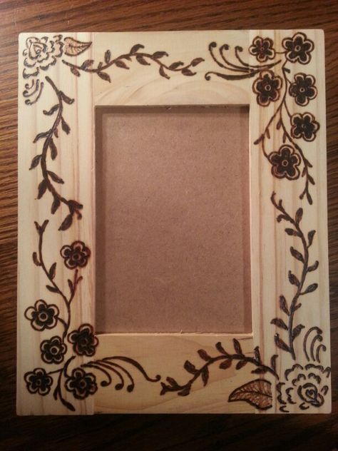 Wood Burning Picture Frame Ideas, Wood Burn Picture Frame, Wood Burning Frame Ideas, Wood Burned Picture Frame, Wood Burning Picture Frame, Wood Burned Frames, Barn Wood Art, Wooden Spoon Crafts, Picture Frame Crafts