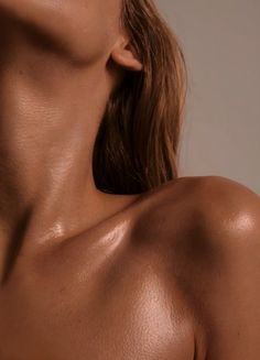 Tan Aesthetic, Brunette Aesthetic, Skin Aesthetics, Skin Model, Fresh Makeup, Spray Tan, Beauty Shoot, Spray Tanning, Tan Skin