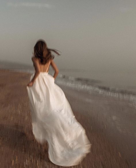 Beach Dress Photoshoot, Wedding Pictures Beach, Beach Editorial, Debut Photoshoot, Dreamy Photography, Beach Photography Poses, Beach Shoot, Beach Bride, Beach Bridal