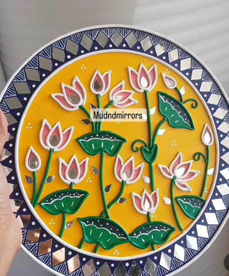 Lippan Art Mirror Lotus, Madhubani Lippan Art, Lippan Art Round Shape, Shiv Ji Lippan Art, Modern Lippan Art, Lippan Mirror, Mirror Canvas Art, Lipan Art, Painted Mirror Art