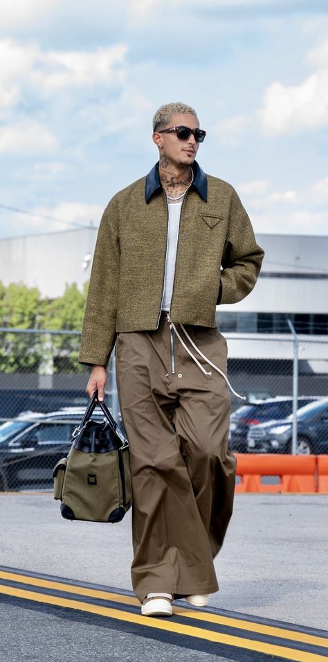 Streetwear Earth Tones, Dapper Fashion, Calm Fits, High Fashion Men, Dapper Style, Street Snap, Styling Ideas, Fashion Details, Earth Tones