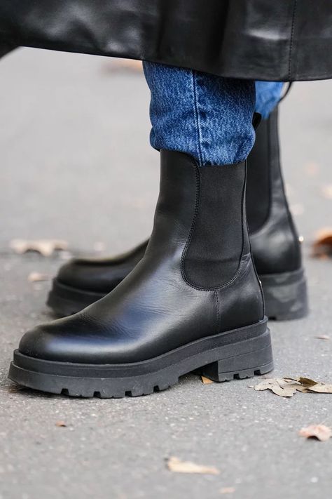 Chelsea Boots Womens, Black Platform Chelsea Boots, Chelsea Boots For Winter, Womens Black Chelsea Boots, Women Black Chelsea Boots, Chelsea Boots Waterproof, Embury Chelsea Boot Outfit, Tall Chelsea Boots Outfit Women, Chelsea Boot Women Outfit