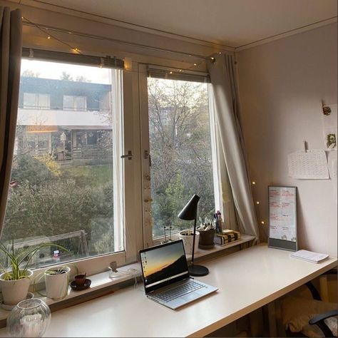 Bonus Room Gym, Long Wooden Desk, Gym Living Room, Romantic Study, Backyard Exterior, Romanticised Life, Satisfying Organization, Window Desk, Student Bedroom