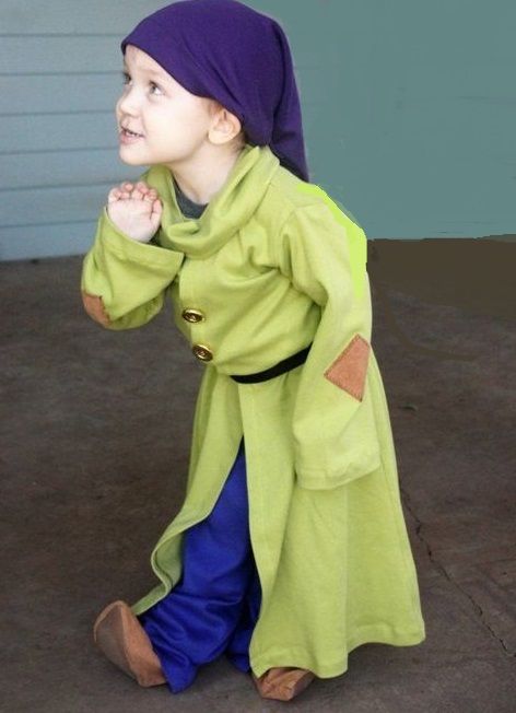 Dopey Dwarf Dopey Costume, Inspired Halloween Costumes, Disney Costumes Diy, Disney Characters Costumes, Carnaval Costume, Baby Kostüm, Purple Hat, Disney Halloween Costumes, Diy Disney