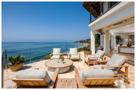 You've Never Seen Anything as Beautiful as Cindy Crawford and Rande Gerber's Malibu Home Rande Gerber, Malibu House, Malibu Mansion, Cindy Crawford Home, Malibu Homes, Malibu Beach House, Malibu Home, Dream Beach Houses, Malibu California