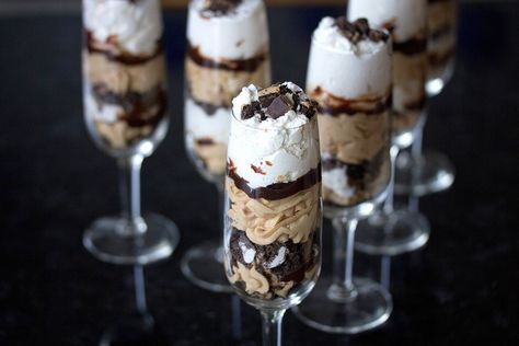 Peanut Butter Oreo Cream Parfaits Chocolate Parfait Recipes, Oreo Parfait, Hot Fudge Topping, Chocolate Parfait, Oreo Fudge, Peanut Butter Oreo, Peanut Butter Mousse, Parfait Recipes, Hot Fudge