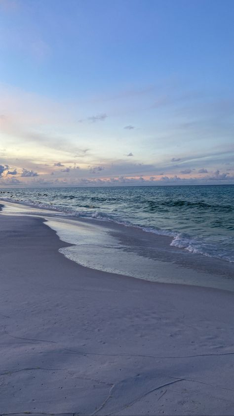 #florida #summer #sunrise #beach #vacation Florida Beach Aesthetic, Winter Collage, Pretty Ocean, Summer Sunrise, Pretty Nature, Florida Beach, Sunrise Beach, Ocean Views, Florida Beaches