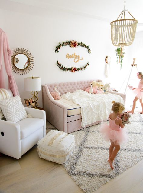 Girls Day Bed Bedroom Ideas, Girls Room With Trundle Bed, Girls Trundle Bedroom Ideas, Girl Bedroom Trundle Bed, Day Bed Kids Bedroom, Pink Daybed Room Ideas, Daybed Toddler Room Girl, Day Bed Girls Room, Girls Daybed Room Ideas