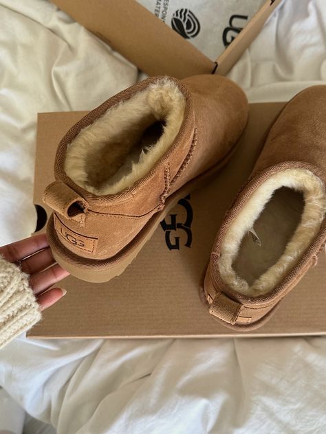 Ugg Platform Aesthetic, Brown Uggs Aesthetic, Chestnut Ultra Mini Uggs, Ugg Ultra Mini Chestnut, Chestnut Ultra Mini Uggs Outfit, Ugg Chestnut Outfit, Chestnut Uggs Outfit, Ugh Mini, Ugg Mini Outfit