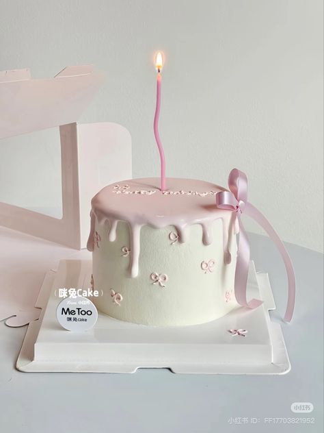 Bakes Aesthetic, Aesthetic Birthday Ideas, Girly Birthday Cakes, Modern Birthday Cakes, Bts Cake, 17 Birthday Cake, Chocolate Dishes, Aesthetic Birthday, Korean Cake