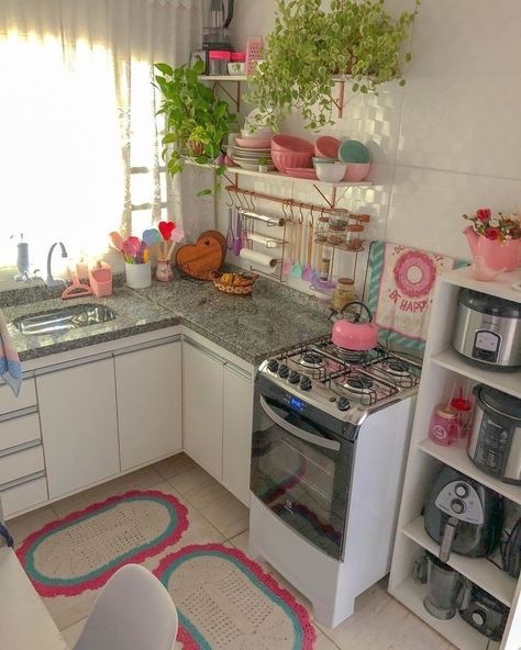 Tiny Kitchen Design, Desain Pantry, Simple Kitchen Design, Cottage Shabby Chic, Dream Apartment Decor, Small Kitchen Decor, Casa Vintage, Kitchen Interior Design Decor, Simple Kitchen