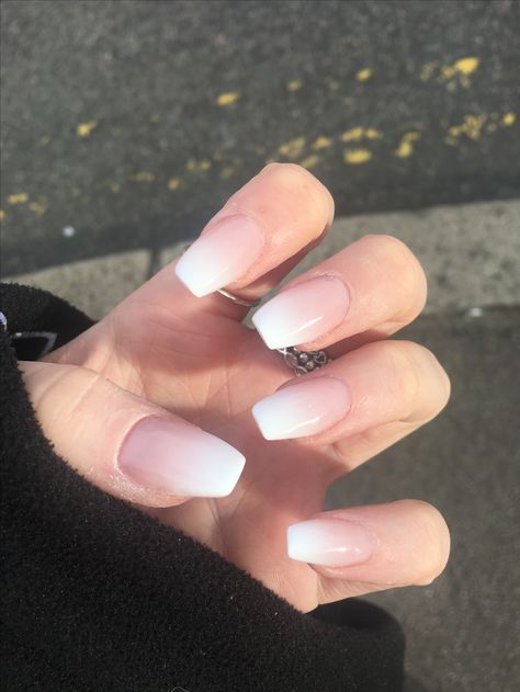 White airbrush tip Acrylic Airbrush Tips Nails, White Airbrush Nail Designs, Nude Airbrush Nails, Airbrush French Tip Nails, White Airbrush Nails, Airbrush Nails Short, White Tip Nail Designs, White Tip Acrylic Nails, Nails Airbrush