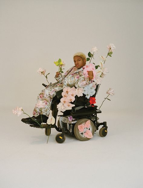 Wheelchair Photography, Wheelchair Fashion, Human Poses Reference, Documentary Photography, Magazine Photography, Flower Field, Makeup Hair, Wheelchair, Student Art