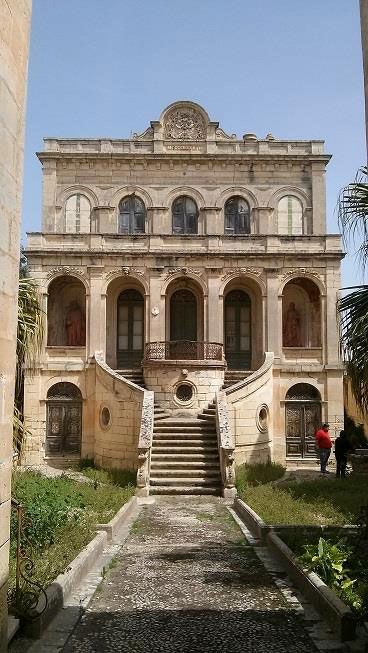 Villa Guardamangia, the Queen's former home on Malta has fallen into disrepair - Telegraph Malta Architecture, Maltese House, Malta House, Malta Italy, Craig Morgan, Malta History, Travel Malta, House Outside, Malta Valletta