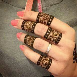 20 Latest and Modern Henna mehndi designs for all Occasions | Bling Sparkle Ring Mehndi Design, Henne Tattoo, Jagua Henna, Tato Henna, Finger Henna Designs, New Bridal Mehndi Designs, Finger Henna, Henna Art Designs, Simple Henna Tattoo