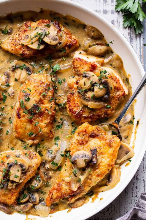 Smothered Chicken With Gravy, Chicken With Gravy, Paleo Baking Recipes, Easy Fast Dinner Recipes, Whole30 Meals, Paleo Dinners, Fall Dinners, Paleo Main Dishes, Fast Dinner