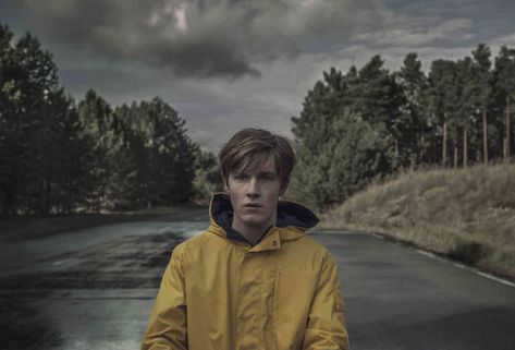 The Best Foreign TV Shows on Netflix Sarah Polley, Louis Hofmann, Dark Netflix, Santa Clarita Diet, Julianna Margulies, Series Poster, The L Word, David Fincher, Alexis Bledel