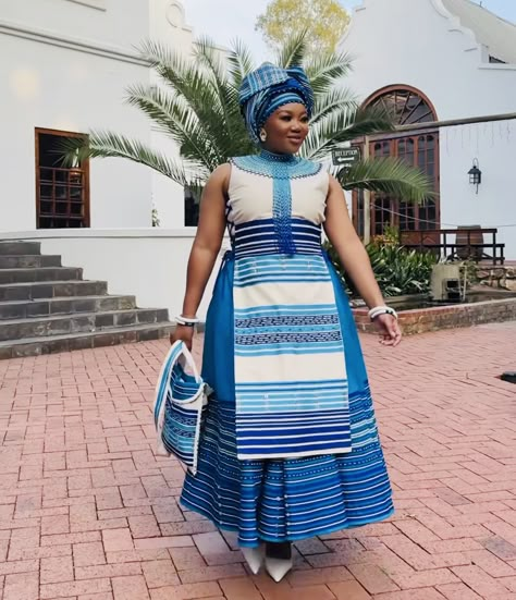 South African Traditional Dresses Xhosa, Umbaco Xhosa Dresses, Umbhaco Xhosa Designs, Xhosa Makoti Outfits, Xhosa Attire For Ladies, Modern Xhosa Attire, Xhosa Dresses, Xhosa Traditional Dresses, Xhosa Traditional Attire