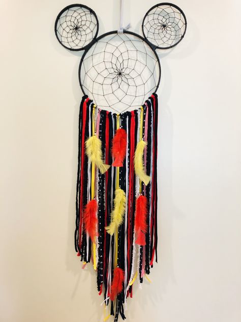 Mickey Mouse Mickey Mouse Dream Catcher, Disney Dreamcatcher, Mickey Mouse Nursery, Mickey Mouse Room, Mouse Nursery, Dream Catcher Ideas, Beautiful Dream Catchers, Dream Catcher Craft, Toddler Room Decor