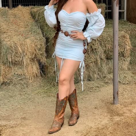 Brand New With Tags Skirt Outfits Vaquera, Dress Vaquera Outfit, Vaquera Party Outfit, Cowgirl Outfits Dress, Vaquera Dress Outfit, Vaquera Outfit Mexican Dress, Dress And Boots Outfit Country, Ranch Wedding Outfit Guest, Rancho Outfit Mexican