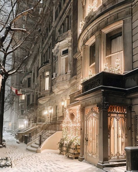 Snowstorm in New York City // NYC Upper East Side Holiday | Etsy Australia Nyc Upper East Side, New York Noel, Nyc Christmas, Winter Szenen, New York Life, Christmas Photography, Winter Scenery, Upper East Side, City Street