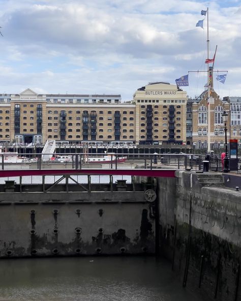 📍St Paul’s Cathedral & St Katherine Docks #london #ldn #londonlife #london🇬🇧 #stpauls #stpaulscathedral #stkatherinesdock #tourist St Katherines Dock London, St Pauls Cathedral London Aesthetic, Saint Katherine, St Pauls Cathedral London, St Peters Cathedral, St. John’s Bridge, St. Paul’s Cathedral, London Life, London