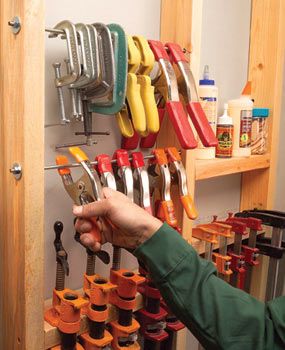 Clamp storage ideas that I need to implement out in the shop. Shops Garage, Wood Shops, Clamp Storage, Storage Hacks Diy, Garage Organization Tips, Garage Organisation, Garage Organize, Pallet Sofa, Diy Garage Storage