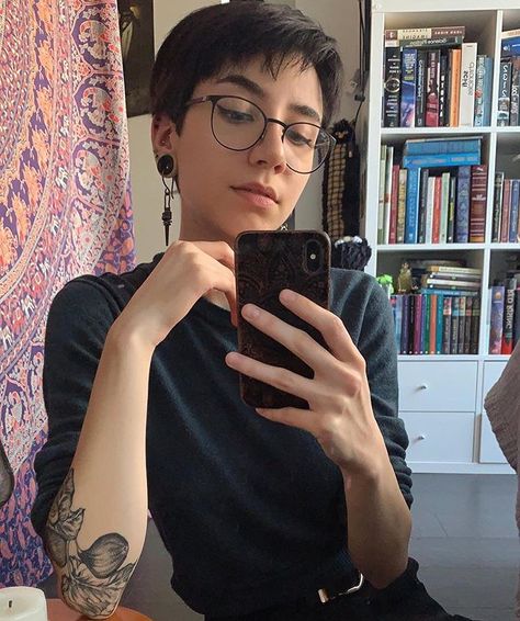 Teya (@strange_aeons_) • Instagram photos and videos Dyed Pixie Cut, Strange Aeons, Hair Stayl, Shot Hair Styles, Shaved Head, Dream Hair, Pixie Haircut, Pixie Cut, Cut And Style