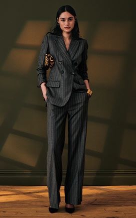 Women Double Breasted Suit, Tux For Women, Feminine Suits, Pinstripe Suit Women, Elegant Dinner Outfit, Lady Lawyer, Stella Lucia, Trendy Date Night Outfit, Woman Pants