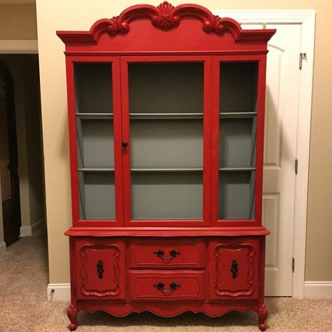 Barn Red china cabinet light distress Red China Cabinet, China Cabinet Redo, Primitive Home Decorating, Crockery Cabinet, Old Vs New, Cabinet Hutch, Vintage Furniture Makeover, Redo Cabinets, Red Furniture