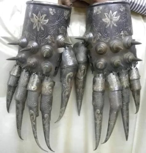 White Knight Aesthetic, Armor Gloves, Knight Aesthetic, Persian Warrior, Metal Armor, White Knight, Real Ghosts, Weird Gif, Knight Armor