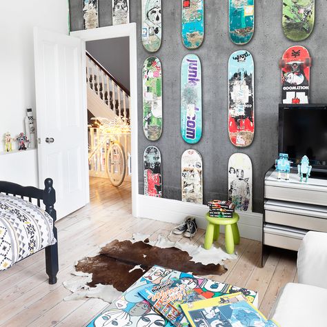 Cool skateboard-themed child's room for a little boy, with decoration that will grow up as he does. Louis Bed, Skateboard Bedroom, Modern Childrens Room, Skateboard Room, Teen Boy Room, Teen Boy Bedroom, Teen Girl Bedroom, Boys Bedroom Decor